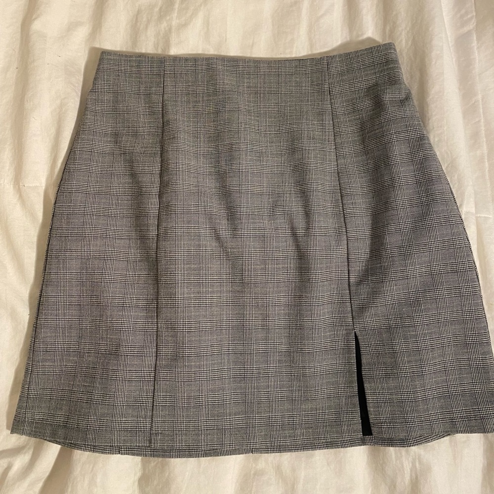 CUTE PLAID SKIRT !!